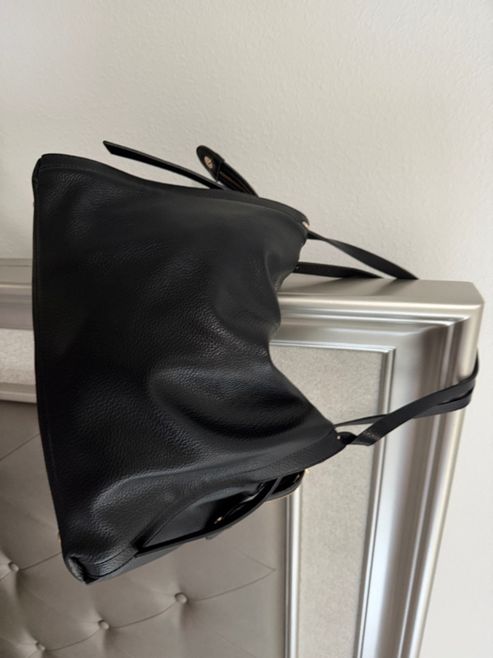Classic Black Leather Shoulder Bag - Minimalist Everyday Tote